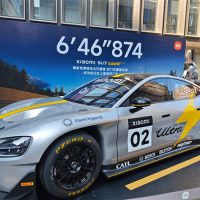 小米SU7 Ultra原型车现身小米科技园：员工集体围观 太帅了