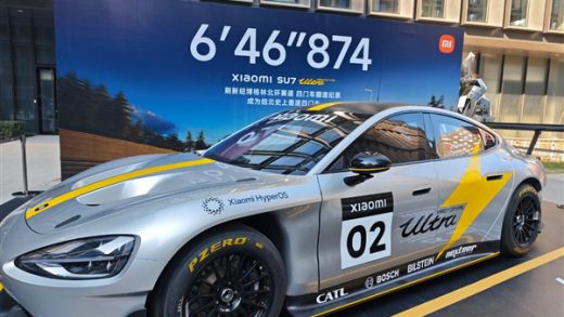 小米SU7 Ultra原型车现身小米科技园：员工集体围观 太帅了