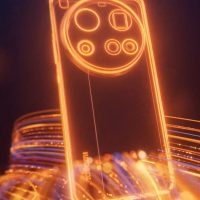 小米15 Ultra外观确认：首次拼接机身！双长焦四摄