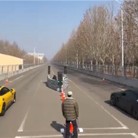 新战神诞生！小米SU7 Ultra 0-400加速力压1600马力GT-R