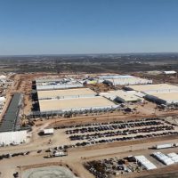 “星际之门”AI基建项目启航 得州首座数据中心拟部署6.4万颗GB200