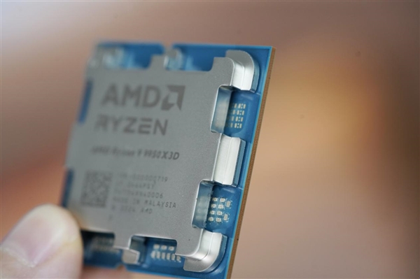 AMD最强游戏CPU!锐龙9 9950X3D处理器图赏