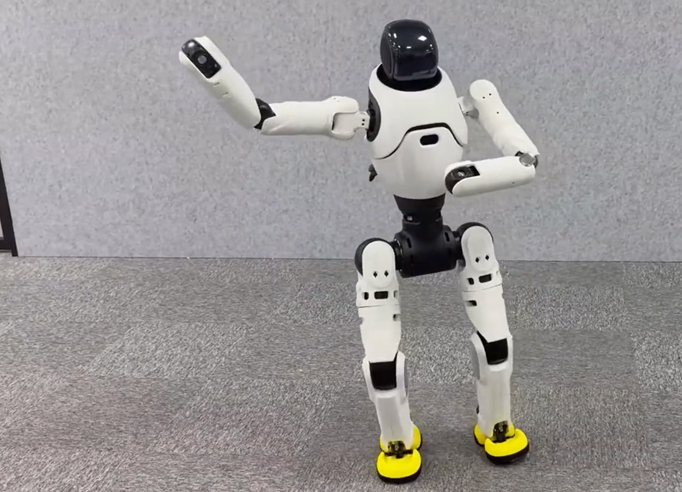 智元机器人发布灵犀X2机器人：毫秒级交互反应能力