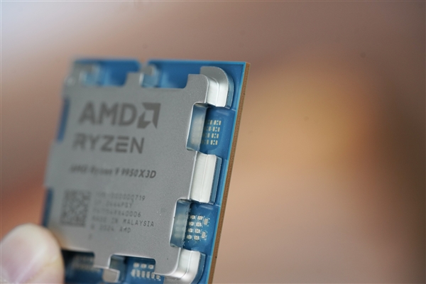 AMD最强游戏CPU!锐龙9 9950X3D处理器图赏