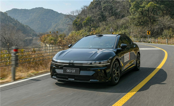 定位20万级 极氪007GT内饰官图发布：原创豪华美