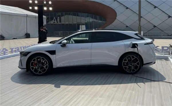 定位20万级 极氪007GT内饰官图发布：原创豪华美