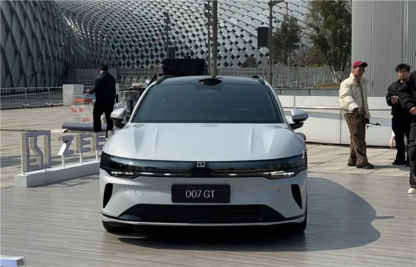 定位20万级 极氪007GT内饰官图发布：原创豪华美