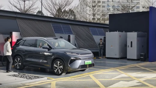 5分钟充400公里，比亚迪电“疯”了