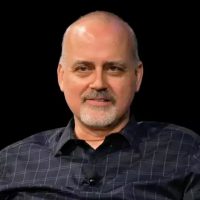 苹果重组AI团队，“Vision Pro之父”接管Siri