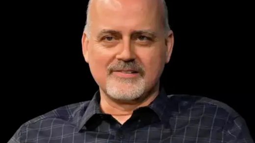 苹果重组AI团队，“Vision Pro之父”接管Siri