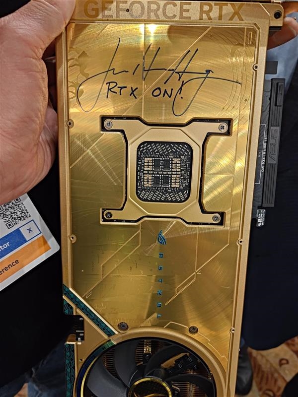 极尽奢华！华硕将拍卖黄仁勋签名RTX 5090黄金版：用于慈善