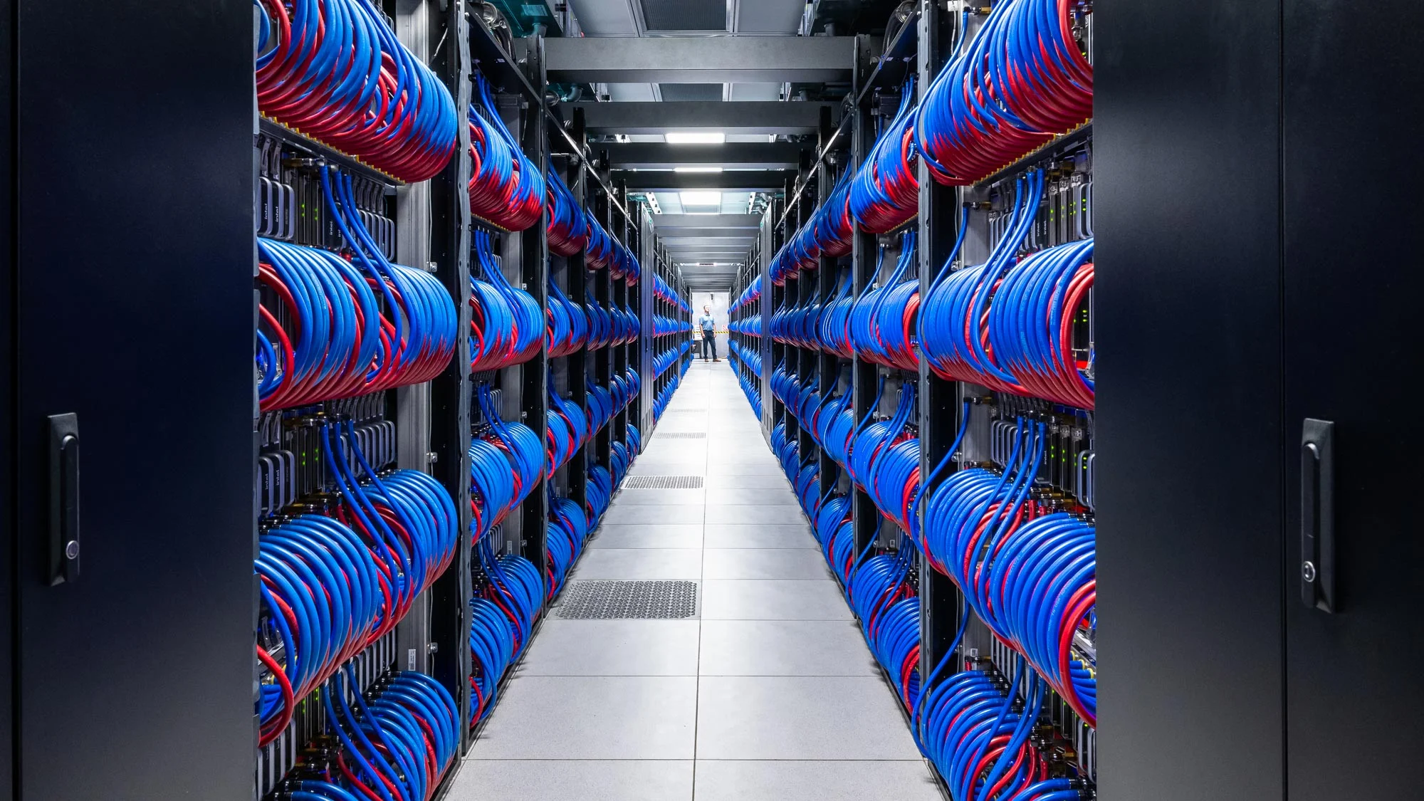 超级计算机正在模拟宇宙以揭开其黑暗到看不见的秘密