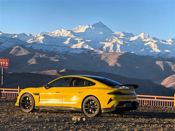 小米SU7 Ultra成功登上珠峰:中国最猛的车去世界最高的山