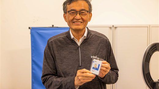 57年来第一位华人CEO！Intel第九任CEO陈立武上岗：晒工牌笑容满面
