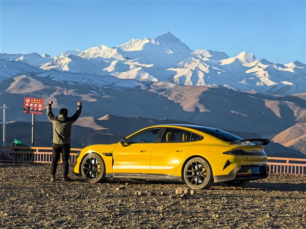 小米SU7 Ultra成功登上珠峰:中国最猛的车去世界最高的山