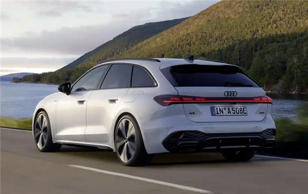 首搭2.0T插混动力：全新奥迪A5 PHEV官宣：纯电续航108km