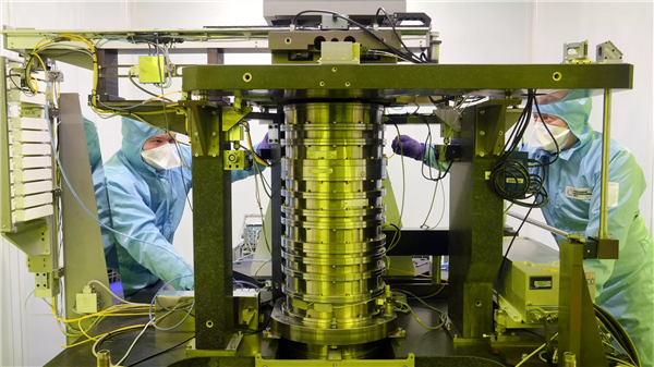 官方：俄罗斯有了第一台自己的350nm光刻机！明年搞定130nm