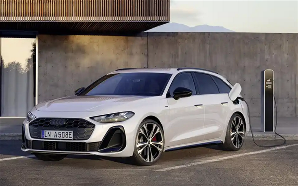 首搭2.0T插混动力：全新奥迪A5 PHEV官宣：纯电续航108km