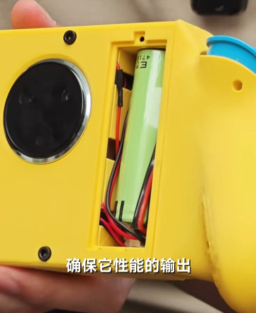 网友把Redmi K80 Pro爆改成掌机：爽玩3A大作