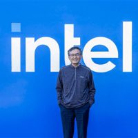 Intel CEO明确未来两代CPU发布时间！绝口不提新显卡