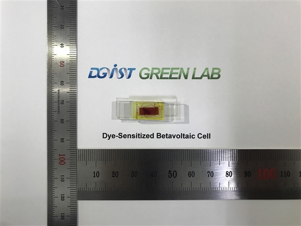 取代锂电池!科学家展出新型核电池:一次充电可续航数十年
