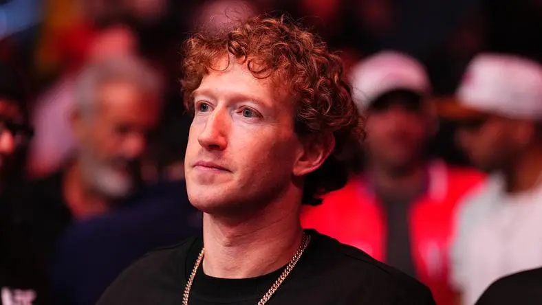 拧巴的扎克伯格