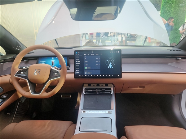 超千匹马力零百2.7秒！比亚迪汉L上市：20.98万起