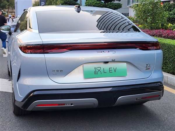 超千匹马力零百2.7秒！比亚迪汉L上市：20.98万起