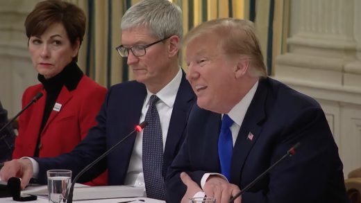 特朗普承认降低关税是为了帮助Tim Cook