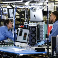 消息称苹果研究将部分iPhone生产带回美国 有超贵机型？