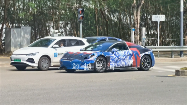 腾势首款概念超跑来了：极致纯粹的造型设计 上海车展见