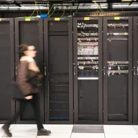 科技巨头资金正在被“掏空”，或将借钱研发AI？