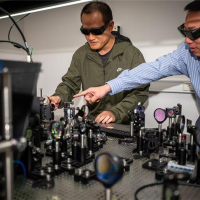 全光驱动计算机大突破：可编程芯片首次用光训练神经网络