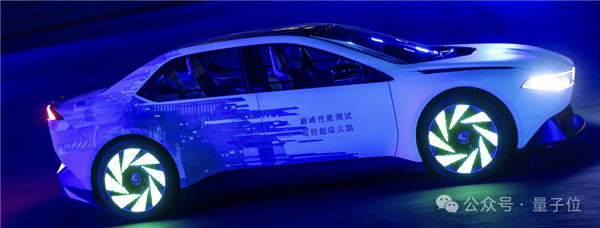 宝马秀起科技:哪还有其他汽车什么事