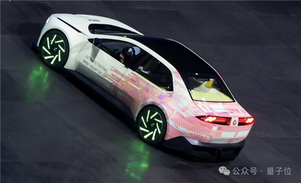 宝马秀起科技:哪还有其他汽车什么事