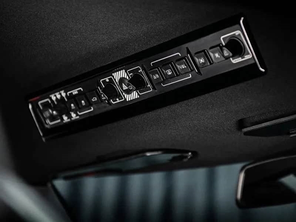 年轻人的第一辆法拉利平替 小跑车SC01上市：22.98万