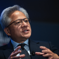 黄仁勋：中国AI芯片市场规模将达500亿美元，美企缺席是巨大损失