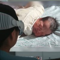 苹果发布母亲节广告《给妈妈的礼物》使用空间视频拍摄孩子的第一年