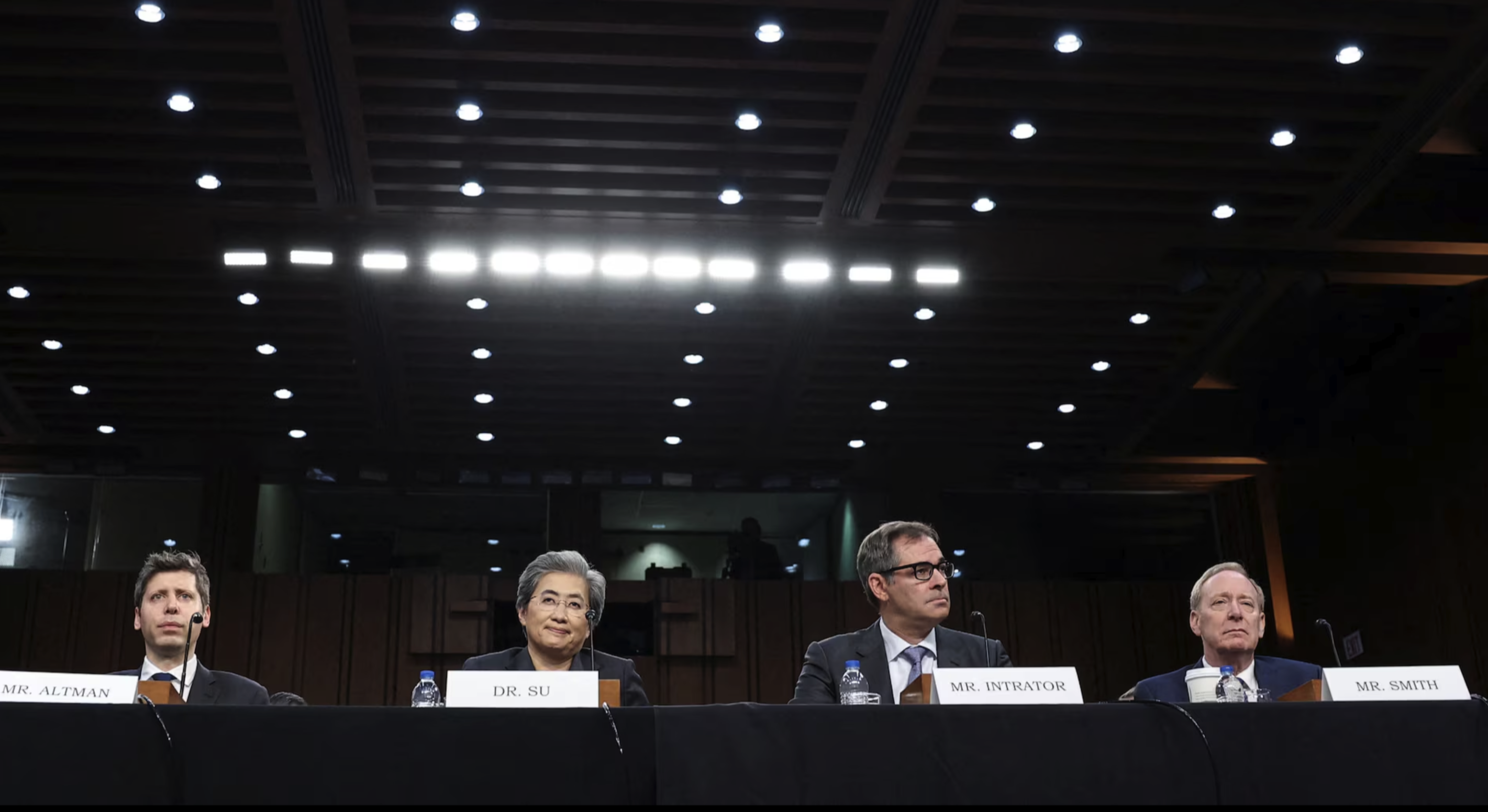 美国四大AI高管国会作证：要想领先中国 美需支持AI芯片出口