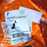 尽管与中国达成临时贸易协议 特朗普仍维持对廉价小包裹征收120%关税