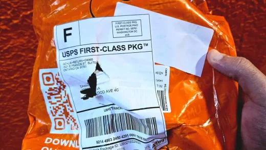 尽管与中国达成临时贸易协议 特朗普仍维持对廉价小包裹征收120%关税