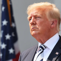 特朗普与苹果CEO库克通话 据报iPhone今年晚些时候或涨价