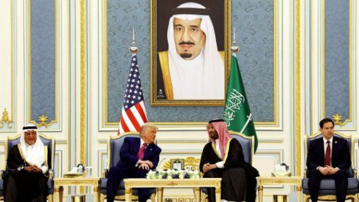 芯片巨头助力沙特建AI工厂：英伟达供1.8万芯片 AMD也参与