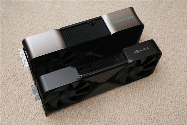 96GB显存要9万元！RTX PRO 6000专业卡首测：只比5090快了区区9％