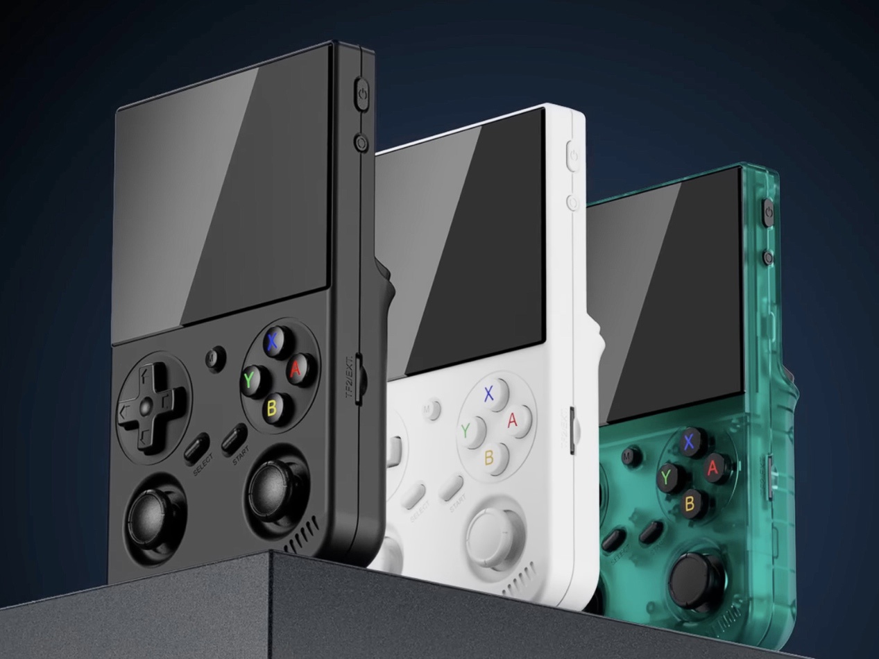 Anbernic 安伯尼克 RG35XX Pro 掌机亮相：直板造型，三色可选