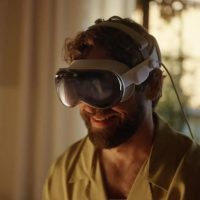 “2.5万元就买了个摆设？”Vision Pro用户一年后集体后悔：吃灰、脖子疼、卖不掉