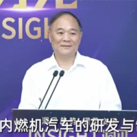 李书福：坚持两条腿走路 不放弃传统内燃机