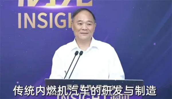 李书福:坚持两条腿走路 不放弃传统内燃机