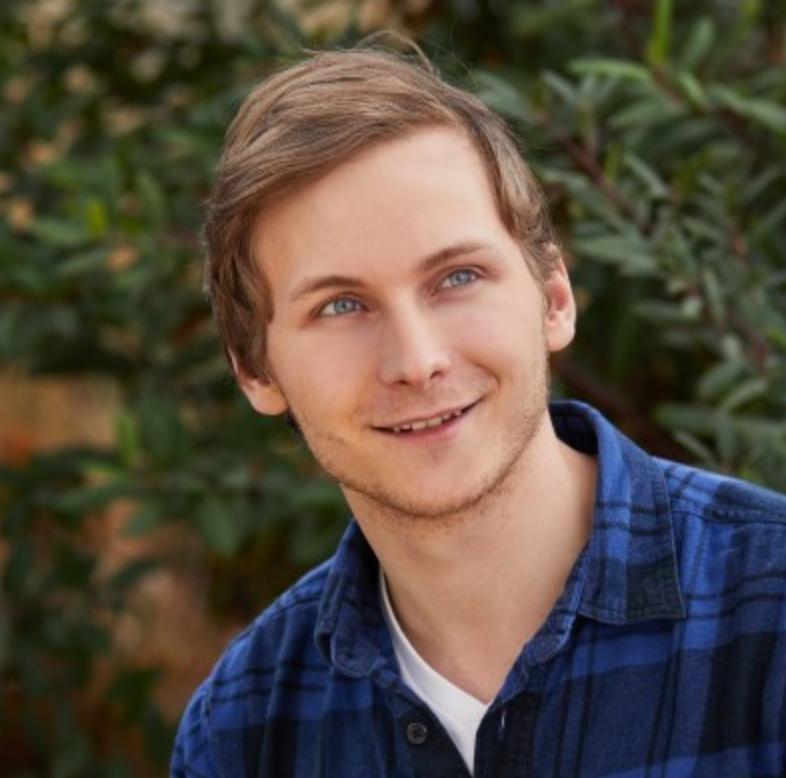 刚刚2岁的Llama，“爸妈”都跑了，小扎手拆Meta AI，LeCun保持独立