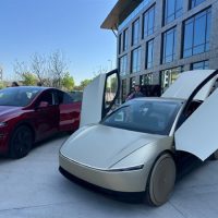 能否按时上市：特斯拉重新申请新“Tesla Robotaxi”商标
